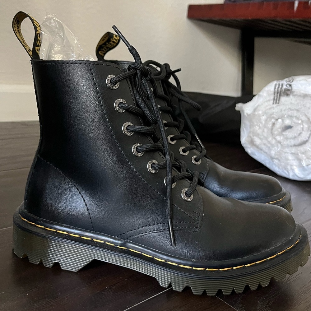 Doc Martens, Luana. Size 6